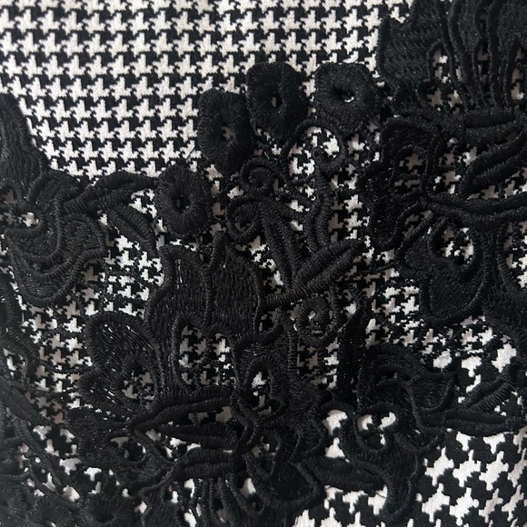 Houndstooth in black and white pattern, slim fit dress with some give. Gorgeous! - Picture 3 of 5